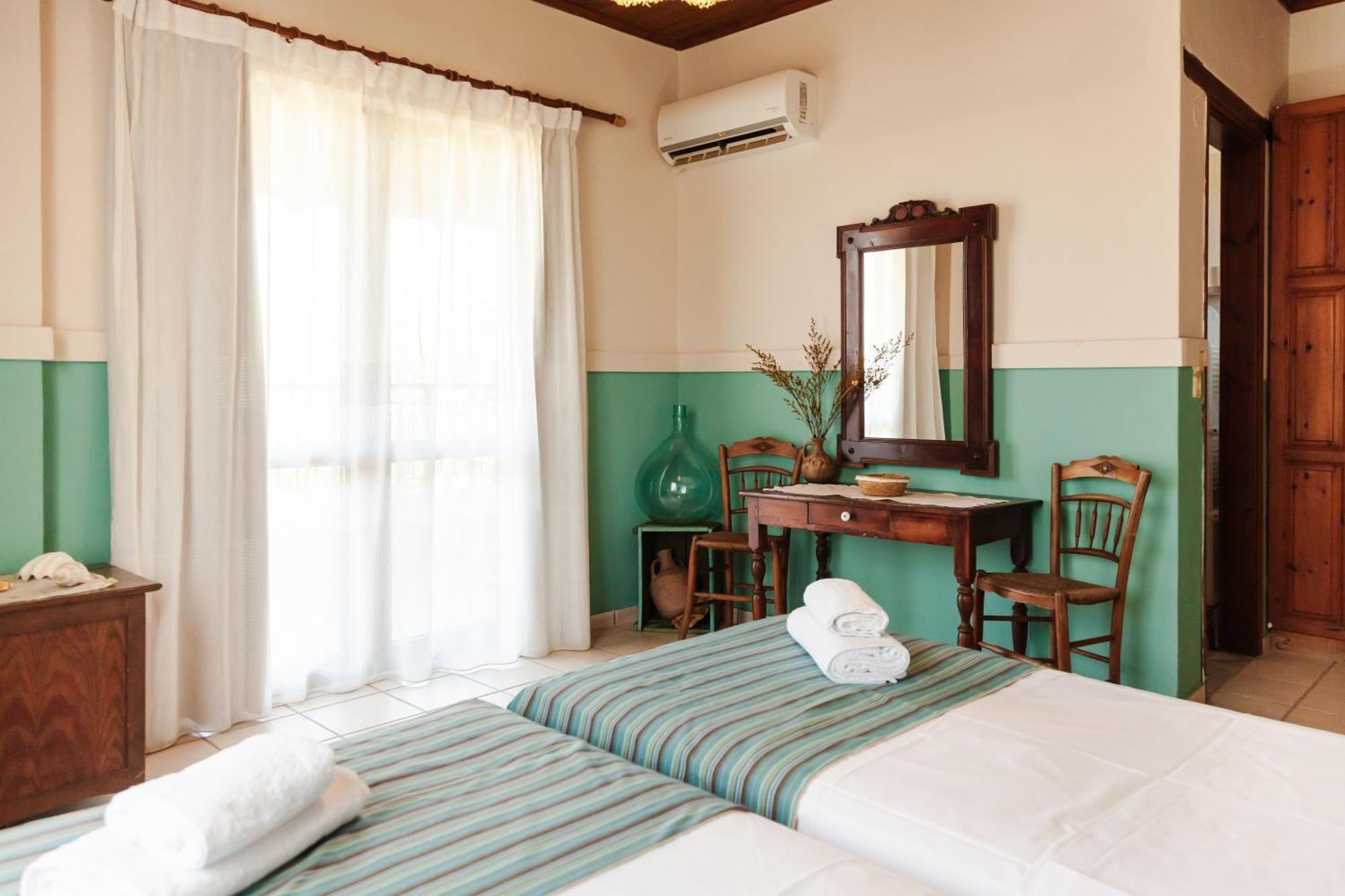 Amnisiades Apartments Karteros Luaran gambar