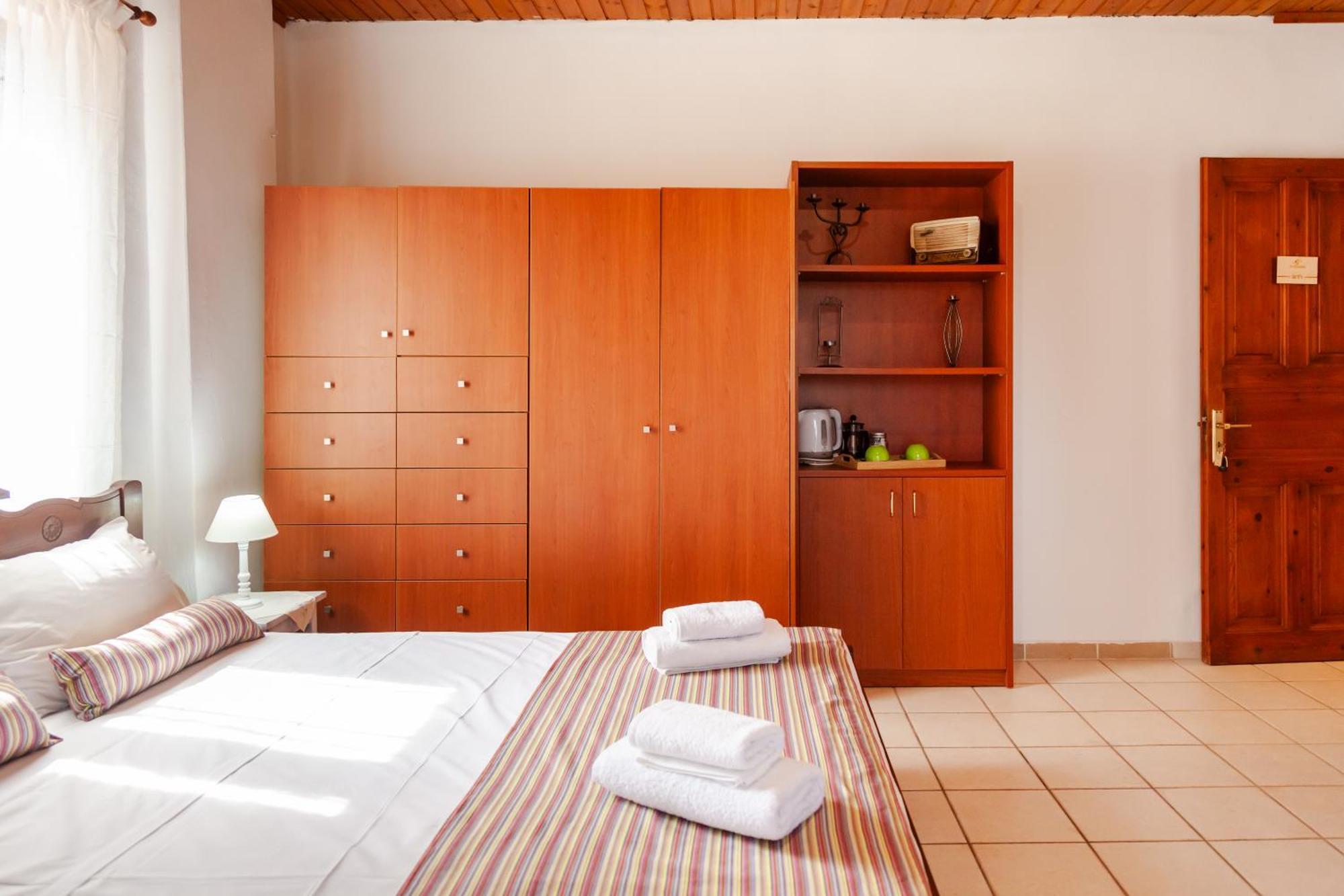 Amnisiades Apartments Karteros Luaran gambar