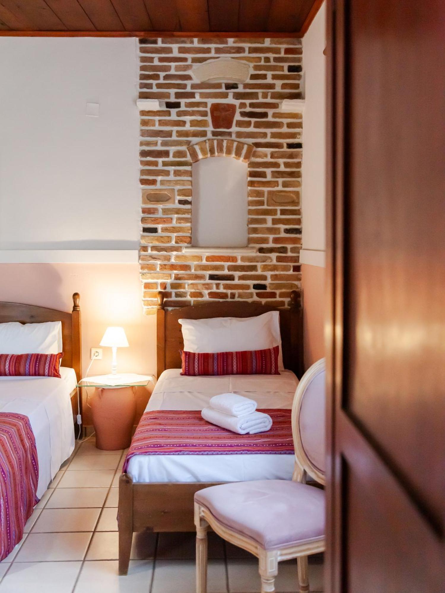 Amnisiades Apartments Karteros Luaran gambar