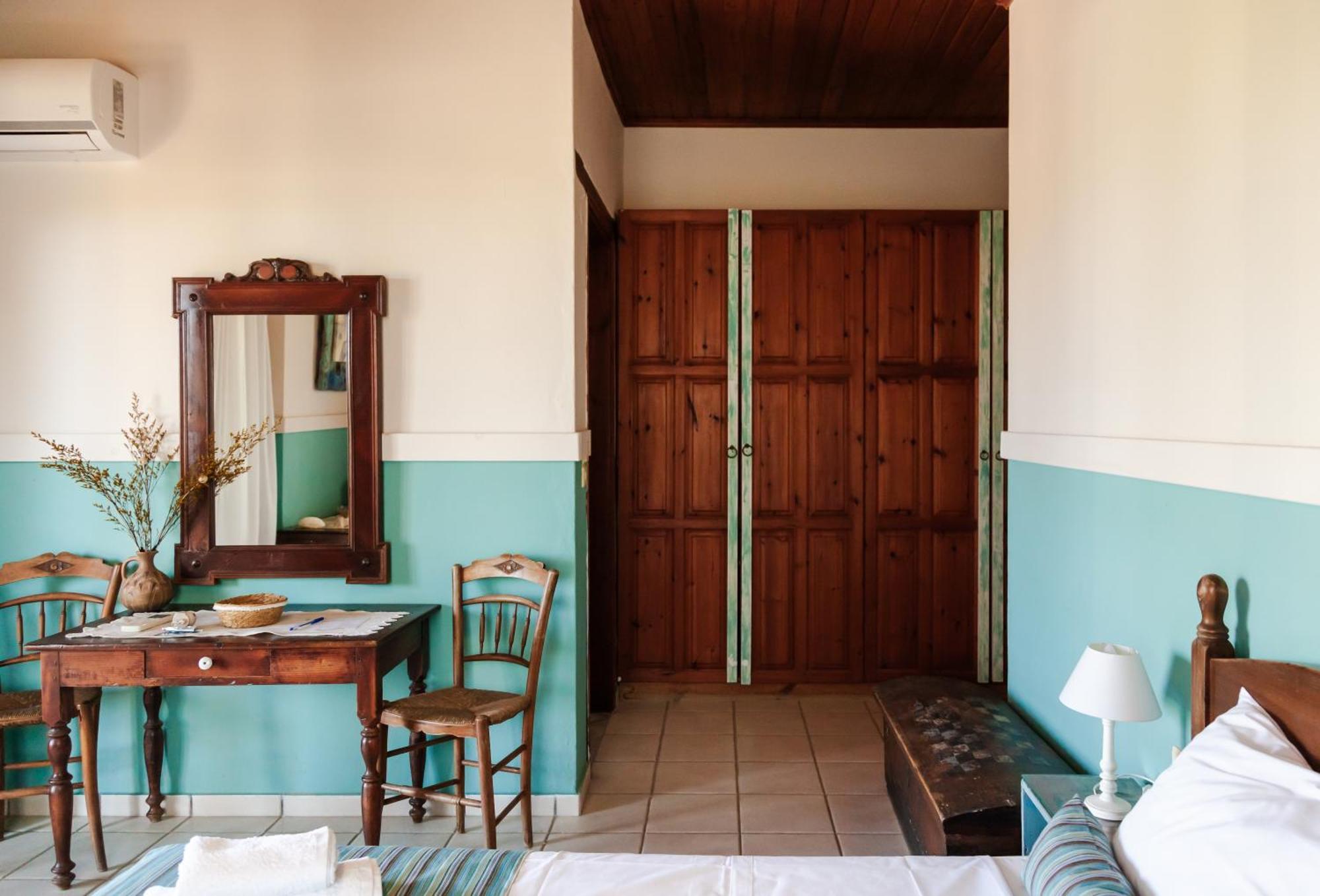 Amnisiades Apartments Karteros Luaran gambar