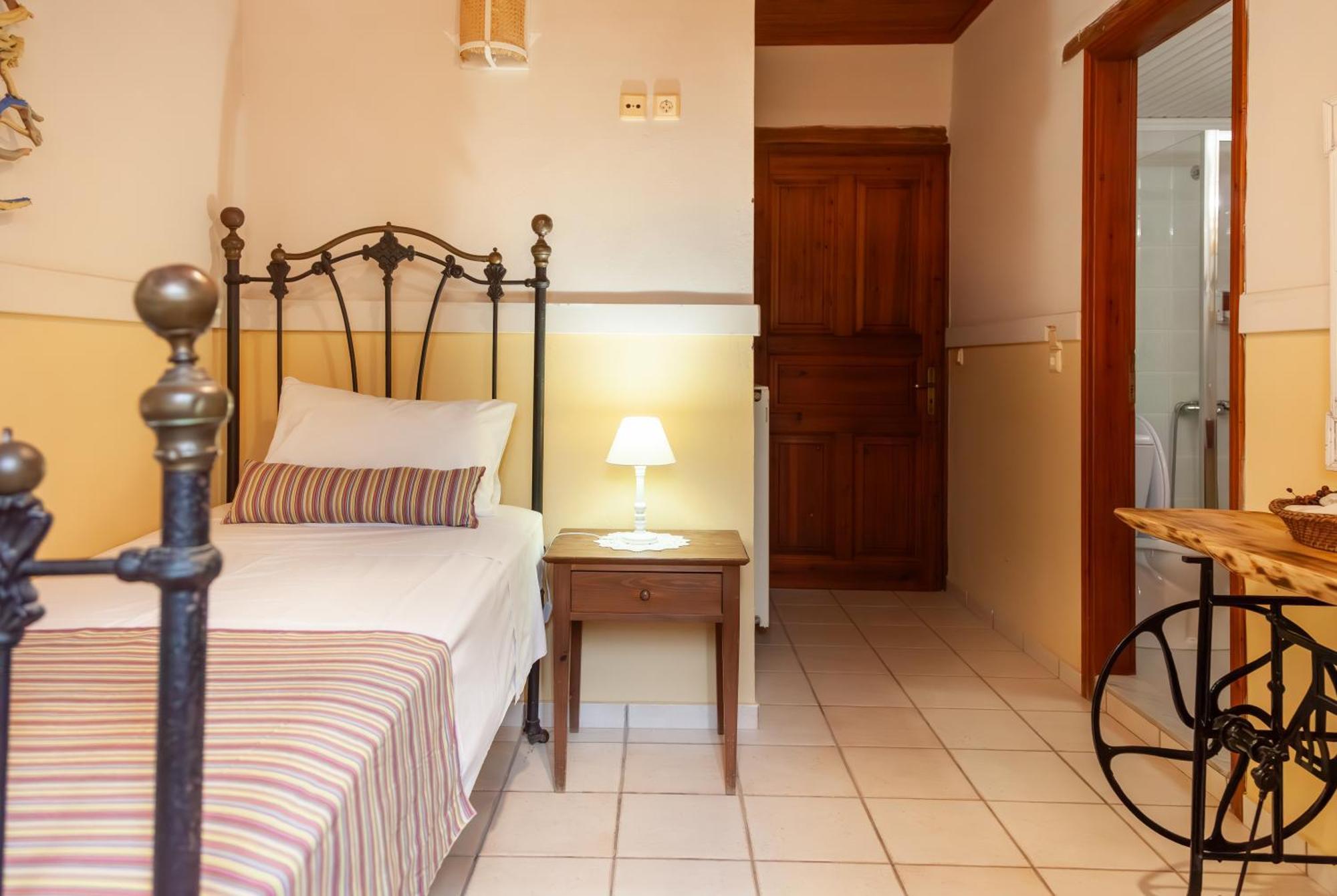 Amnisiades Apartments Karteros Luaran gambar